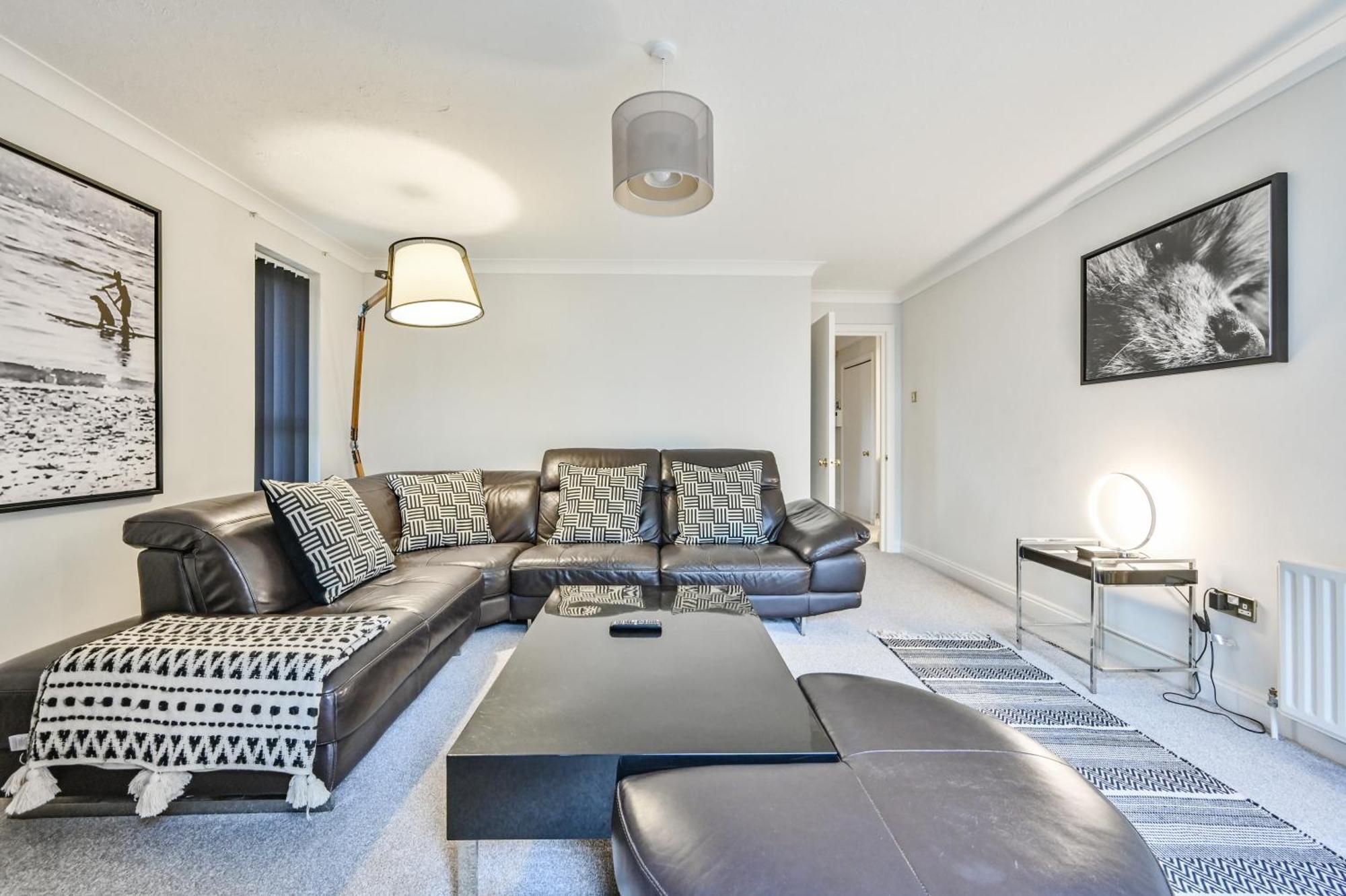Top Floor Sandbanks Apartment With Free Parking Just Minutes From The Beach And Bars Canford Cliffs Экстерьер фото